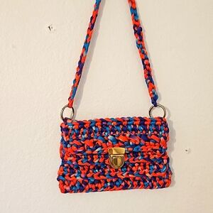 Crocheted purse in a beautiful multicolor. Entirely handmade.